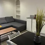 Practical Lodging Near Le Louvre
